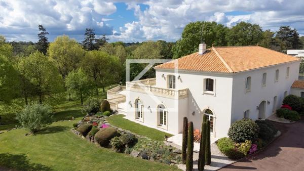 VILLA D'EXCEPTION EN BORD DE RIVIERE