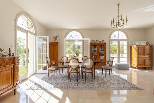 VILLA D'EXCEPTION EN BORD DE RIVIERE