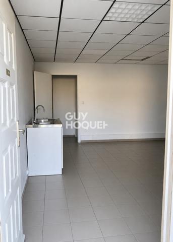 A LOUER BUREAUX, HANGAR ET APPARTEMENT (T4)