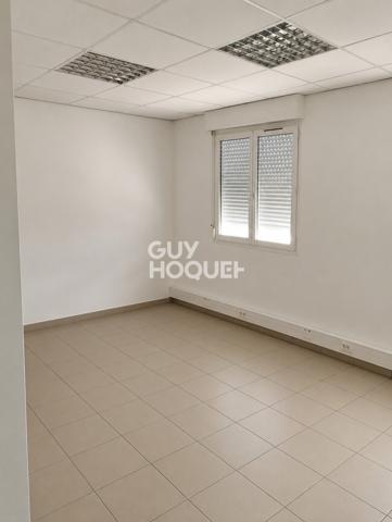 A LOUER BUREAUX, HANGAR ET APPARTEMENT (T4)