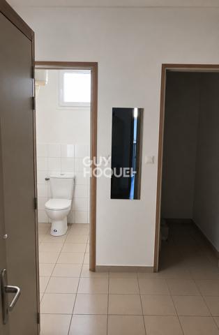 A LOUER BUREAUX, HANGAR ET APPARTEMENT (T4)