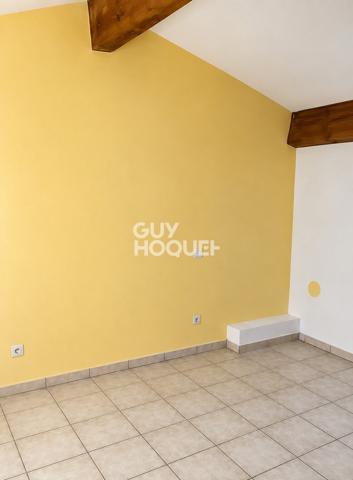 A LOUER BUREAUX, HANGAR ET APPARTEMENT (T4)