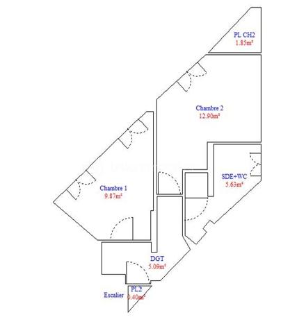 Rare à la Grande Motte, situé en plein cœur de ville, à quelques pas de la mer et des commerces, venez découvrir cet appartement 3 pièces en duplex de 74.37m2.

Desservi par une entrée commune, il comprend au RDC une entrée, une pièce de vie avec coin salle à manger, une cuisine indépendante, un cellier et un WC. À l'étage, vous trouverez deux grandes chambres dont une avec dressing, une salle de bain avec un deuxième WC et une douche.

Les + : Beaux volumes, façades refaites en 2025, proche mer et commerces, double vitrage avec système occultant par l'extérieur, volets roulants métalliques.
Cet appartement a deux destinations possibles : usage d'habitation ou local commercial en vue d'une profession libérale, des bureaux ou autres.

Dpe C, 
Taxe foncière 1528€,
Pas de parking.

A VOS VISITES !