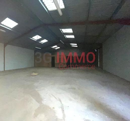 Location / Local Industriel / Bâtiment à Échiré (79410)