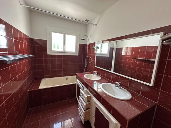 Maison Eysines 5 pièce(s) 120 m2 SUR 1040 m2 de terrain