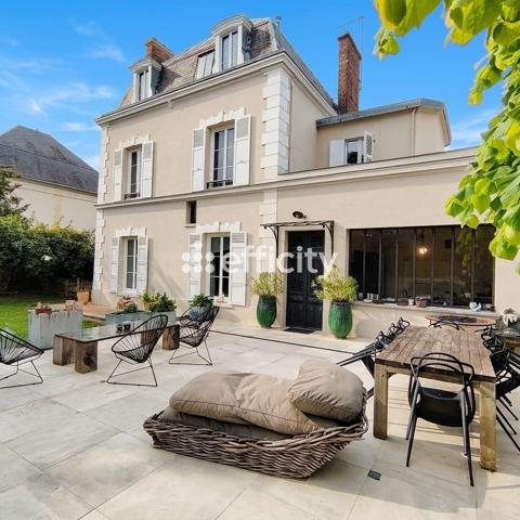 Maison
         10 pièces
        - 258 m² Bien prestige 1 245 000 € *