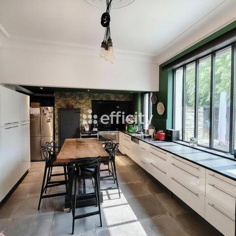 Maison
         10 pièces
        - 258 m² Bien prestige 1 245 000 € *