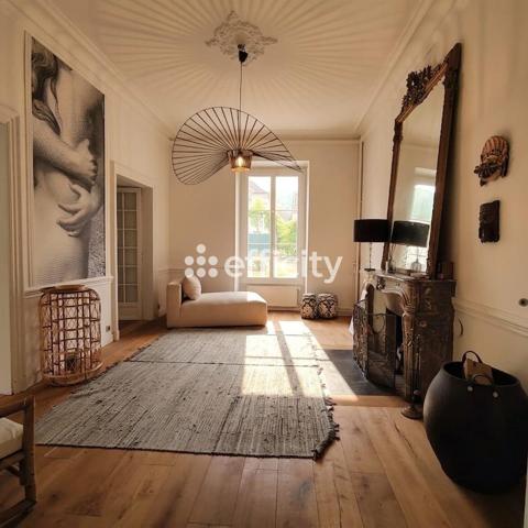 Maison
         10 pièces
        - 258 m² Bien prestige 1 245 000 € *