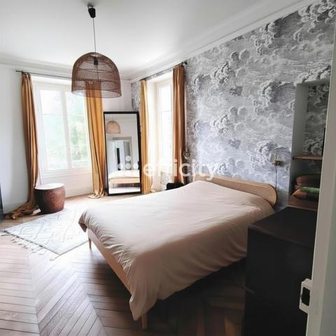 Maison
         10 pièces
        - 258 m² Bien prestige 1 245 000 € *