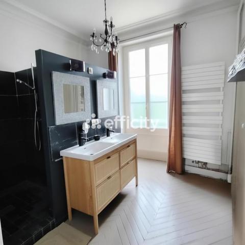 Maison
         10 pièces
        - 258 m² Bien prestige 1 245 000 € *