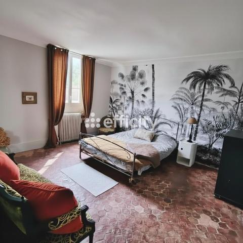 Maison
         10 pièces
        - 258 m² Bien prestige 1 245 000 € *