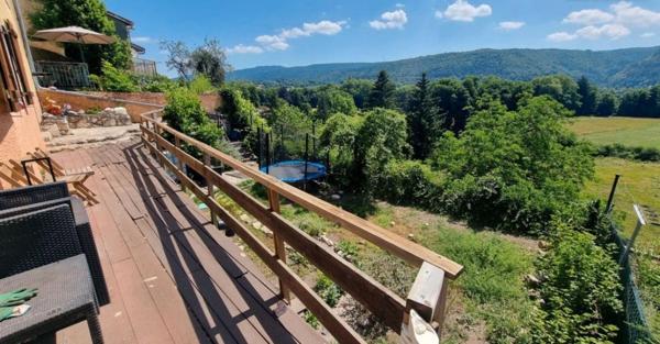 Jolie maison avec 6 chambres et joli extérieur