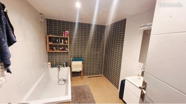 Jolie maison avec 6 chambres et joli extérieur