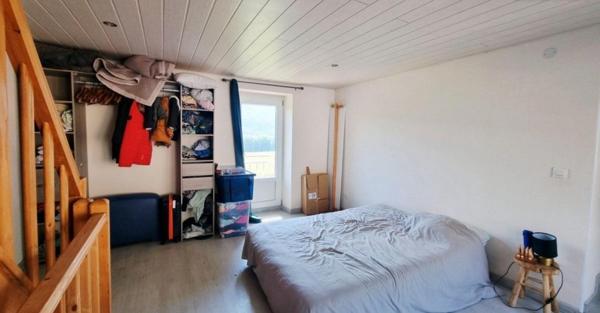 Jolie maison avec 6 chambres et joli extérieur