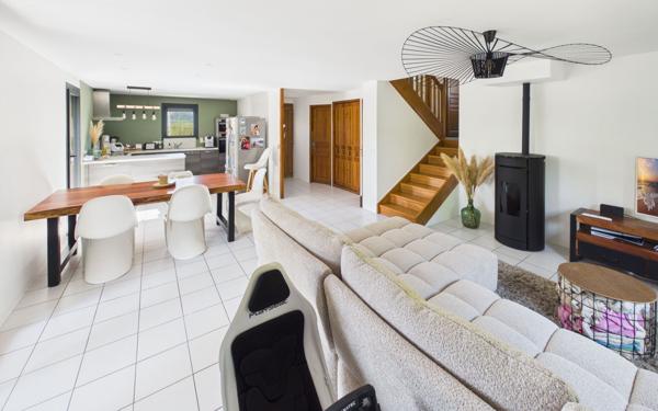 Maison à vendre    4 pièces • 102,30 m2 Voglans