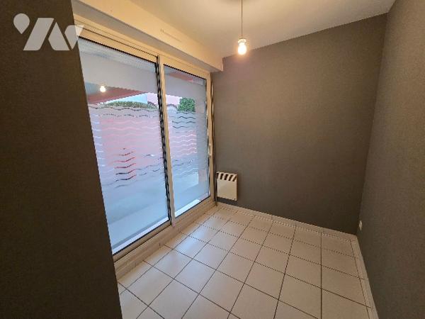 YVETOT CENTRE, local commercial de 49,80m² une place de parking.