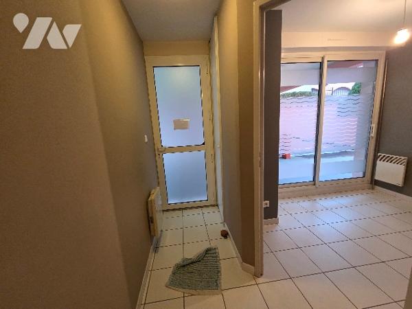 YVETOT CENTRE, local commercial de 49,80m² une place de parking.