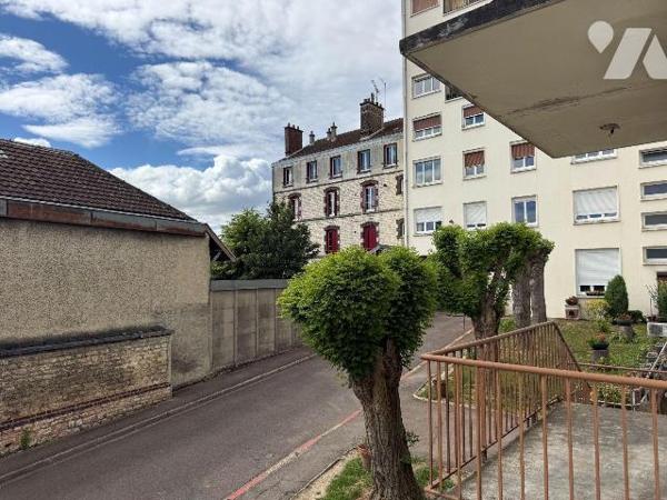 Garage à vendre à Troyes (10000) - Aube (10)

Garage fermé situé au sein d'une copropriété sé...