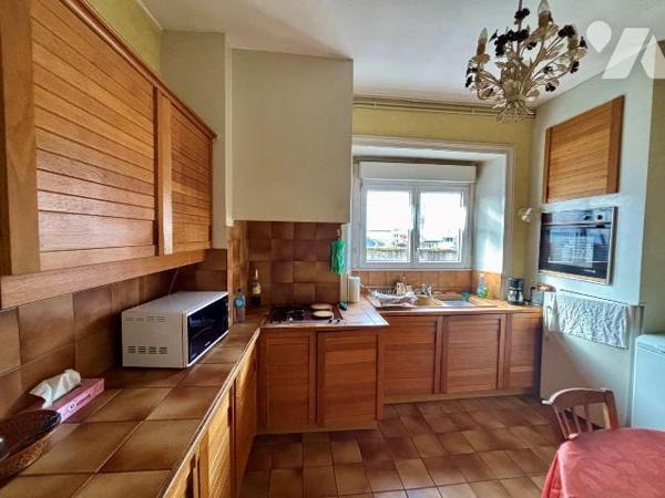 RENNES CENTRE-VILLE - APPARTEMENT TYPE 4 AU DERNIER ÉTAGE AVEC ASCENSEUR-
Venez découvrir cet ...