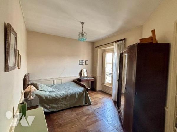 RENNES CENTRE-VILLE - APPARTEMENT TYPE 4 AU DERNIER ÉTAGE AVEC ASCENSEUR-
Venez découvrir cet ...