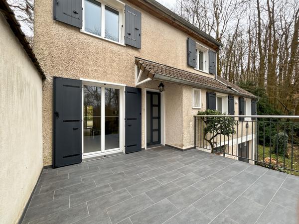 Bures-sur-Yvette (91440) Maison individuelle en bordure de forêt