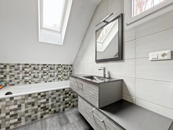 Bures-sur-Yvette (91440) Maison individuelle en bordure de forêt