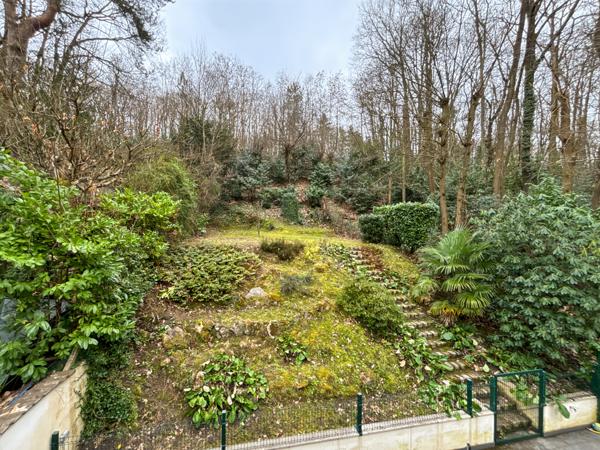 Bures-sur-Yvette (91440) Maison individuelle en bordure de forêt