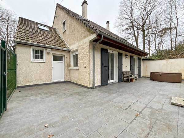 Bures-sur-Yvette (91440) Maison individuelle en bordure de forêt