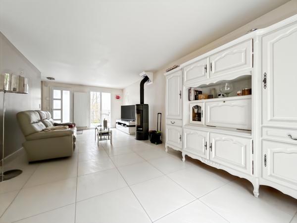 Bures-sur-Yvette (91440) Maison individuelle en bordure de forêt