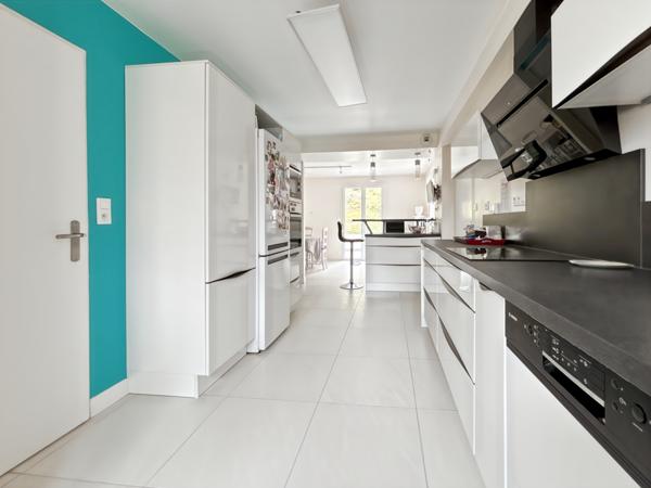 Bures-sur-Yvette (91440) Maison individuelle en bordure de forêt