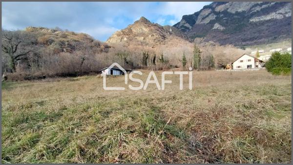 Terrain de 2579 m²