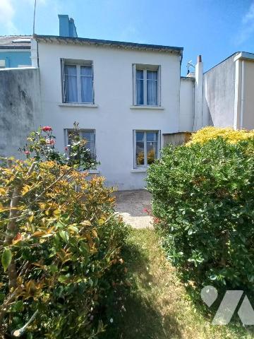 QUARTIER KREISKER - Maison de ville des années 50 avec jardin et garage