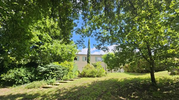 Charmant pavillon de 122m² + 1 appartement de 25m² + un sous sol total