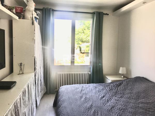 Perthes (77930) Maison de PLAIN-PIED + sous-sol total + dépendances sur beau terrain clos