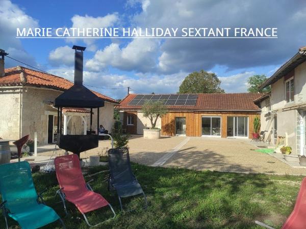 FERME RESTAUREE AVEC GOUT COMPRENANT 2 GITES SUR 6700 M2 DE TERRAIN PROCHE ST ASTIER