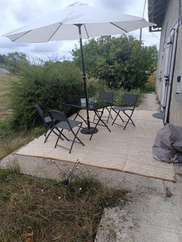 FERME RESTAUREE AVEC GOUT COMPRENANT 2 GITES SUR 6700 M2 DE TERRAIN PROCHE ST ASTIER