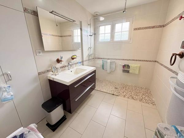 PRIGONRIEUX : Maison traditionnelle avec annexe, 7 pièces de 169m²