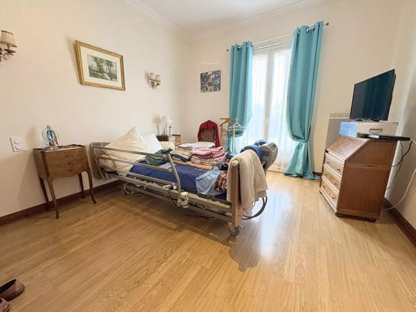 PRIGONRIEUX : Maison traditionnelle avec annexe, 7 pièces de 169m²
