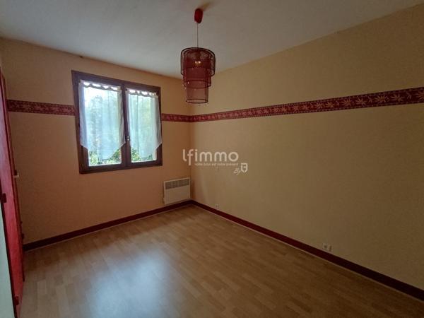 Charmant pavillon sur sous-sol, dans un environnement paisible