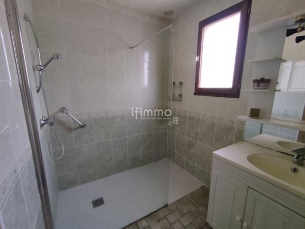 Charmant pavillon sur sous-sol, dans un environnement paisible