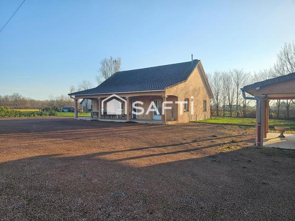 Maison de plain-pied 110 m2 avec deux garages et grand terrain