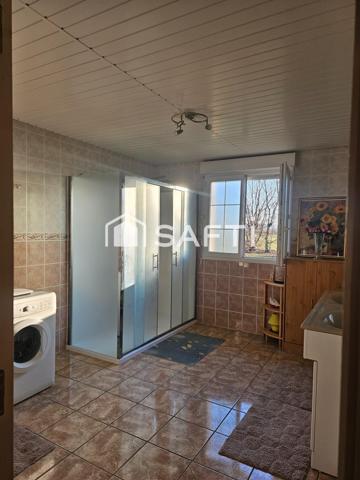 Maison de plain-pied 110 m2 avec deux garages et grand terrain