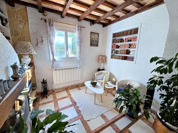 Propriété avec piscine et espace boisé