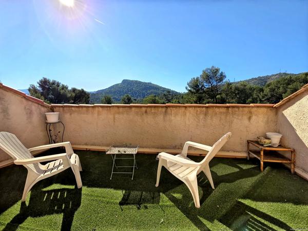 Propriété avec piscine et espace boisé