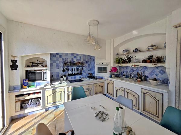 Propriété avec piscine et espace boisé