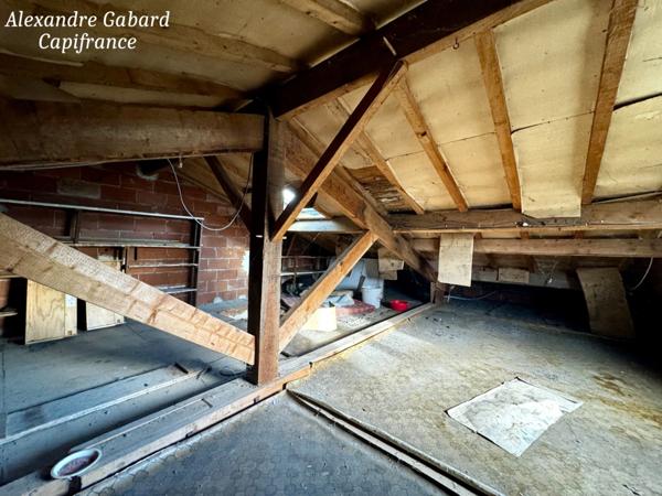 Maison en pierres - 3 chambres - Jardin 2 471 m² - Dépendance