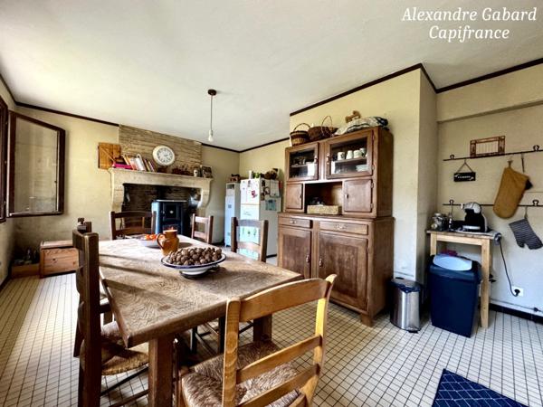 Maison en pierres - 3 chambres - Jardin 2 471 m² - Dépendance