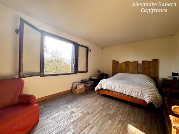 Maison en pierres - 3 chambres - Jardin 2 471 m² - Dépendance