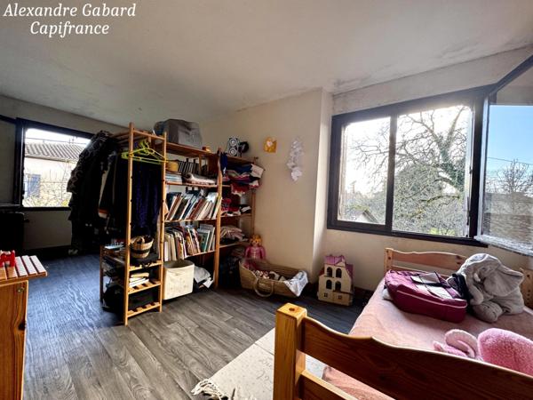 Maison en pierres - 3 chambres - Jardin 2 471 m² - Dépendance