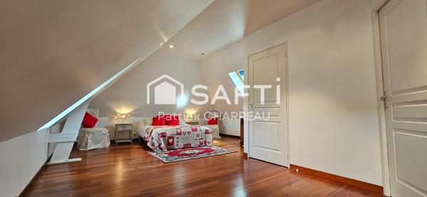 Maison en pierre rénovée, Dépendances, Parc arboré